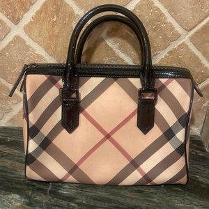 Burberry purse with iconic plaid